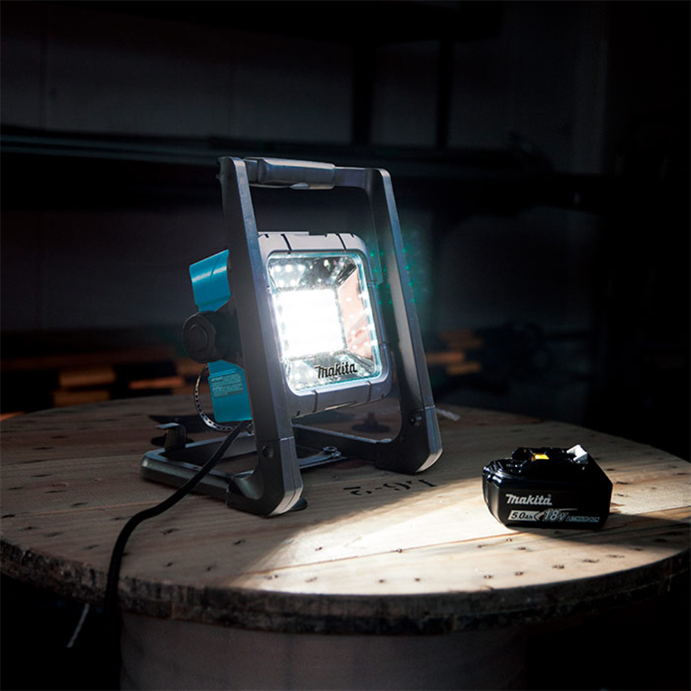 REFLETOR DE LED 750LM HIBRIDO MAKITA DML805-P - PROMOCIONAL + 01 BATERIA 18V 3.0AH - Image 2