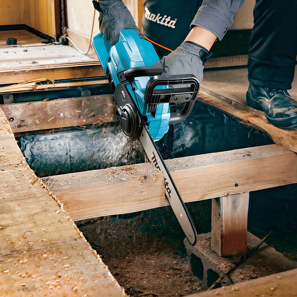 MOTOSSERRA A BATERIA 18V SABRE DE 30CMM 610W MAKITA DUC307ZC + 01 BATERIA 5.0AH BL1850 + CARREGADOR BIVOLT DC18WC - Imagem 4